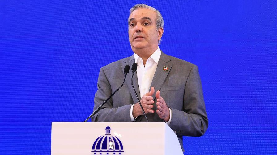 Abinader reconoce desaceleración económica en el país: “Sé que la población lo está sintiendo”