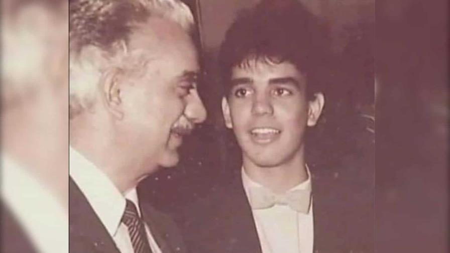 Recordando a su progenitor y con fotografías familiares, Abinader felicita a los padres en su día