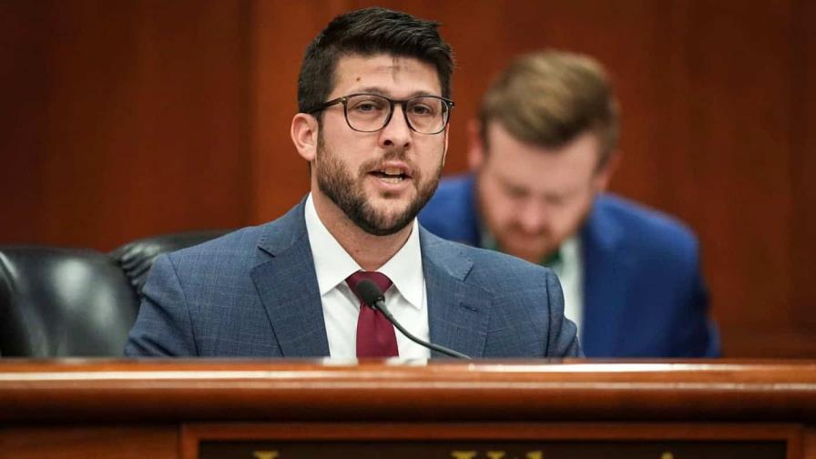 Fiscal de Florida investiga a consultoras ambientales globales por coaccionar a empresas