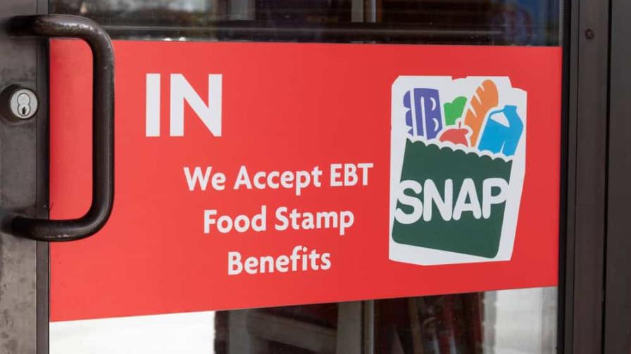 Estados demandan a Trump por exigir datos de beneficiarios de los cupones para alimentos
