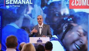 El presidente Luis Abinader dirige LA Semanal con la Prensa