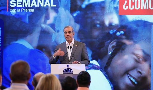 El presidente Luis Abinader dirige LA Semanal con la Prensa