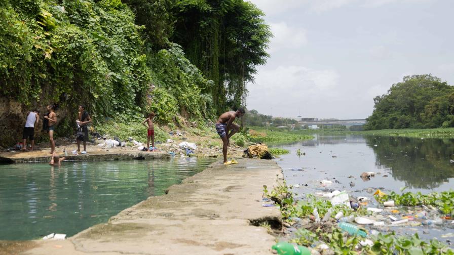 Acumulación de basura en riberas del Distrito Nacional: entre la desidia y el abandono Acumulación de basura en riberas del Distrito Nacional: entre la desidia y el abandono