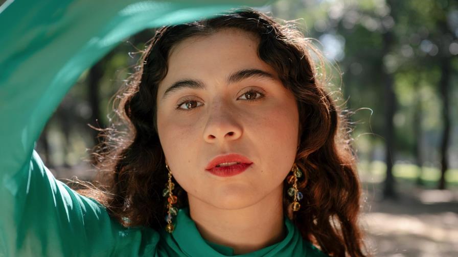 Silvana Estrada anuncia "Vendrán suaves lluvias", su álbum más íntimo y sanador