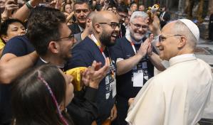 El papa pide a los influencers católicos que lleven la paz a las redes sociales