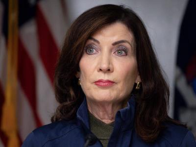 Kathy Hochul pide control de armas tras tiroteo en Nueva York