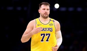 Reaves y Doncic arruinan la noche de regreso de Anthony Davis