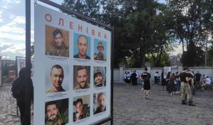 Ucrania pide justicia al conmemorar a los 53 soldados asesinados en cautiverio ruso