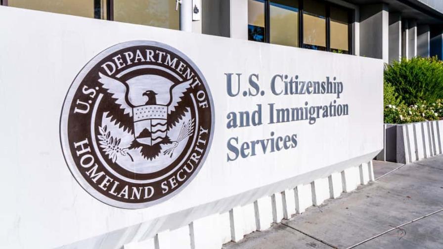Gobierno de Trump impulsa cambios en el examen de ciudadanía por considerarlo demasiado fácil