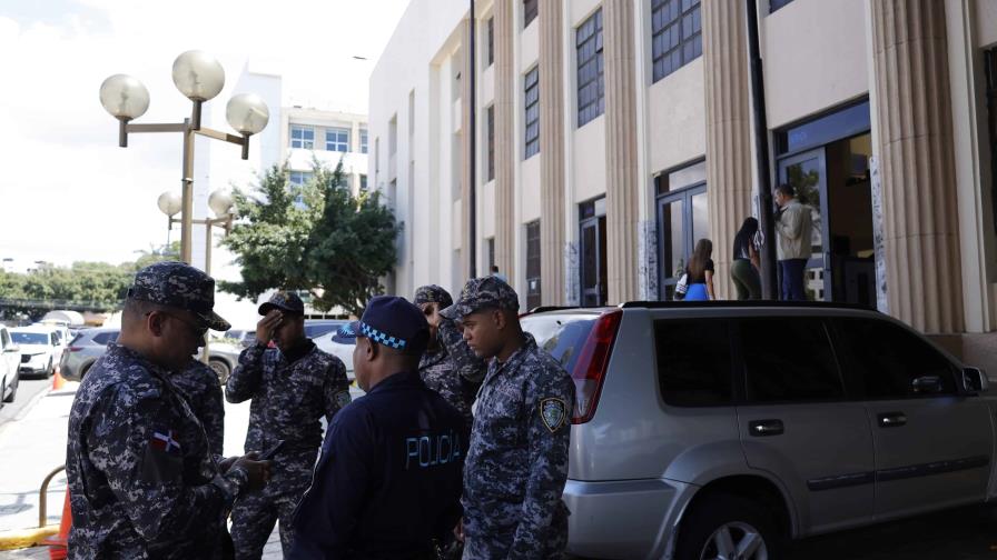 Más policías de lo habitual en el Palacio de Justicia previo a audiencias por querellas de Faride Más policías de lo habitual en el Palacio de Justicia previo a audiencias por querellas de Faride