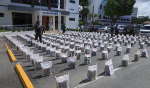Tres dominicanos y un colombiano detenidos con más de 1.5 toneladas de cocaína en Pedernales