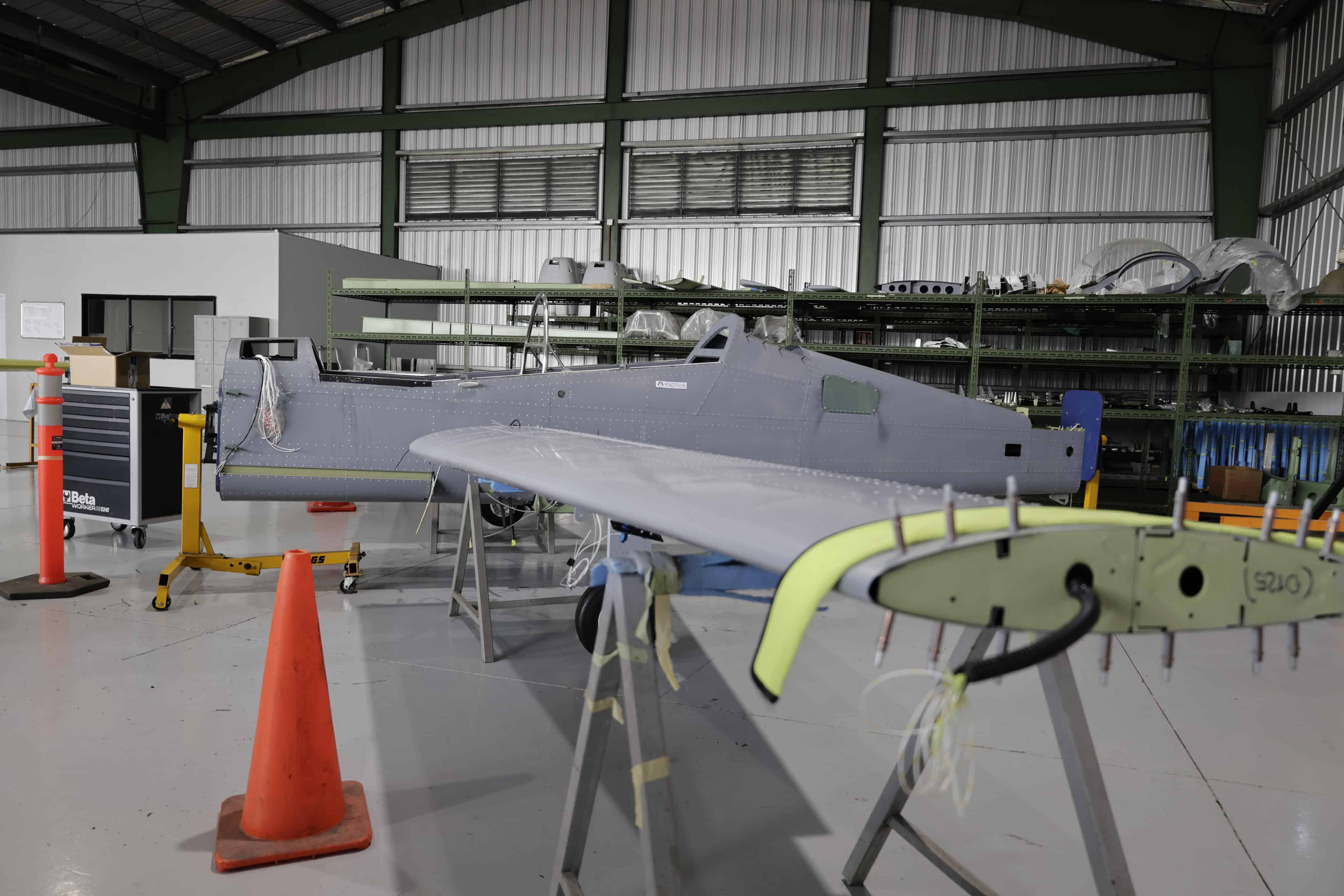 Modelo Dulus TP-75 en la planta de ensamblaje de la Base Aérea de San Isidro el 29 de julio de 2025.