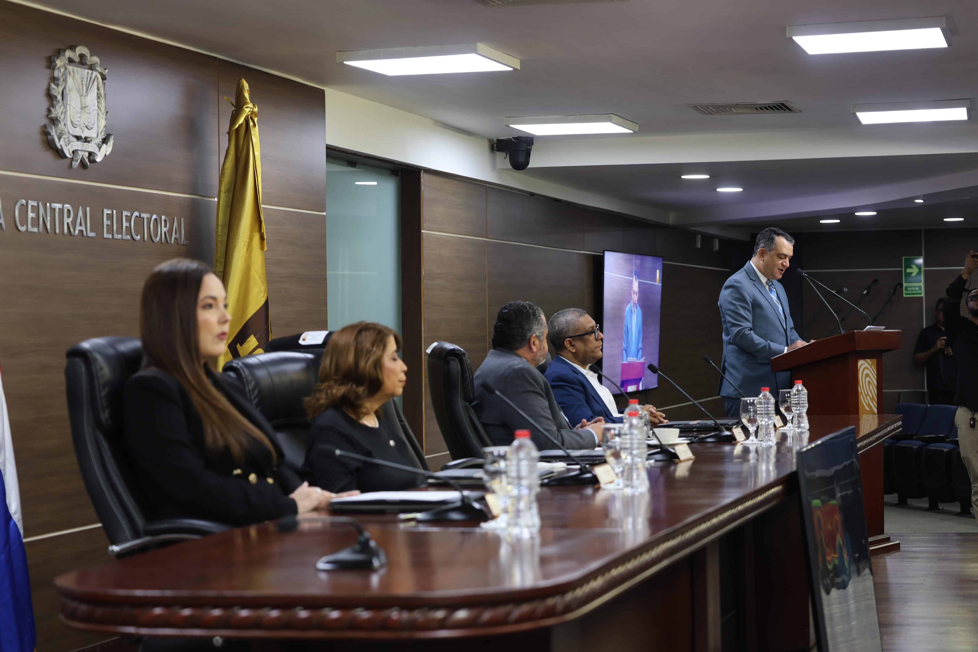 The presentation took place in the JCE auditorium.