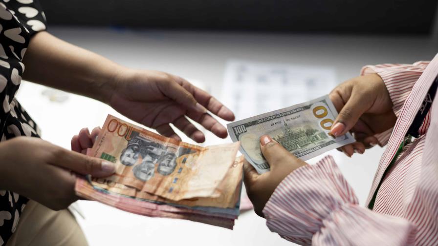 La tasa del dólar repunta: la venta ya supera los RD$ 61 en el mercado cambiario La tasa del dólar repunta: la venta ya supera los RD$ 61 en el mercado cambiario