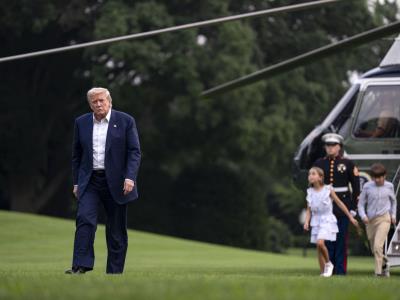 Donald Trump regresa a la Casa Blanca tras acuerdo comercial