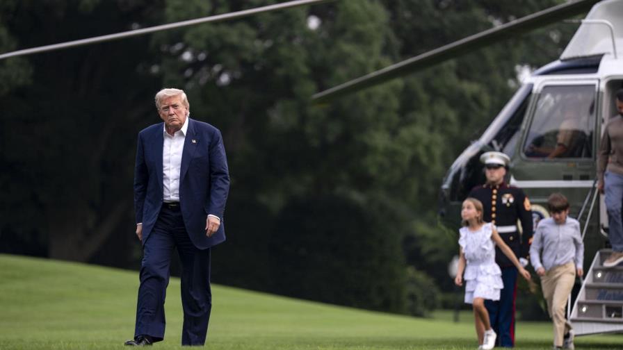 Donald Trump regresa a la Casa Blanca tras su viaje a Escocia
