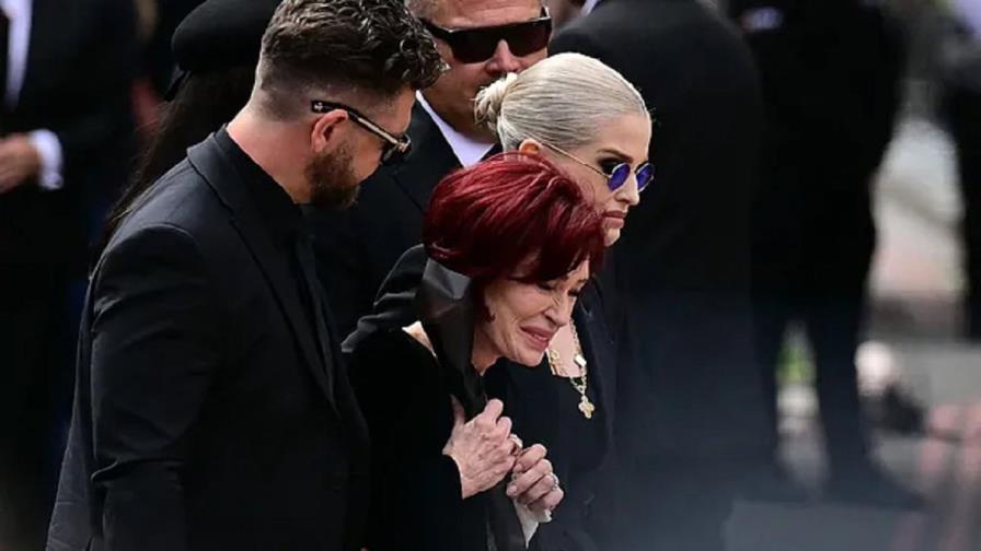 Birmingham se despide de Ozzy Osbourne con un emotivo y multitudinario cortejo fúnebre