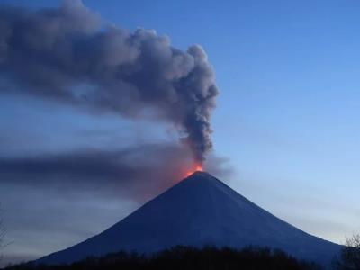 Un volcán entra en erupción en Rusia tras terremoto