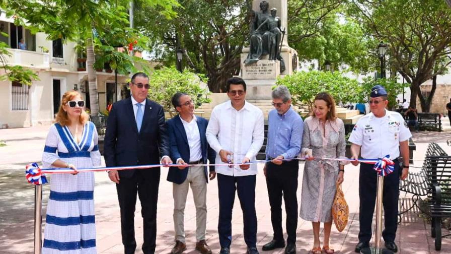 David Collado reinaugura el parque Duarte y deja abierta la calle Las Mercedes en Ciudad Colonial