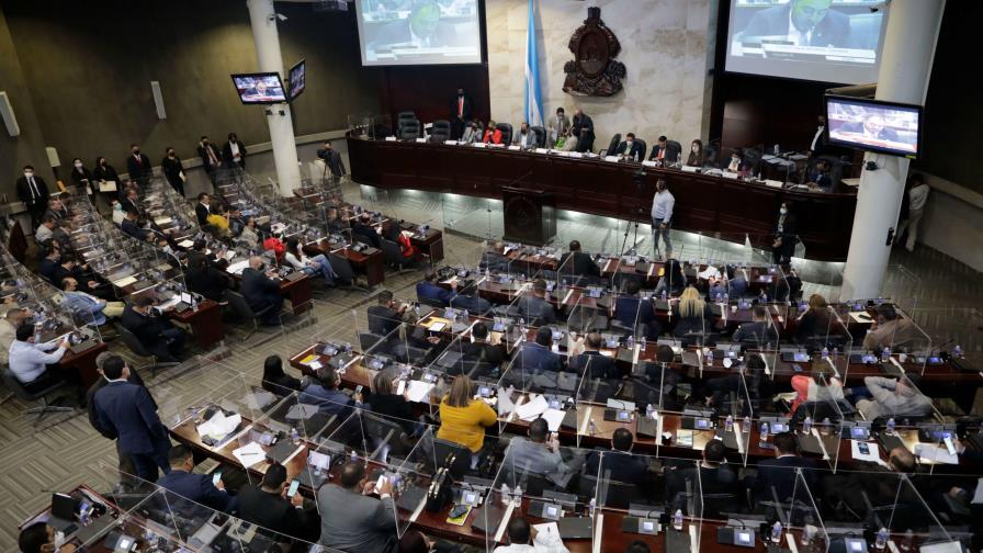 Violento incidente en Parlamento de Honduras deja un herido y varios diputados golpeados Violento incidente en Parlamento de Honduras deja un herido y varios diputados golpeados