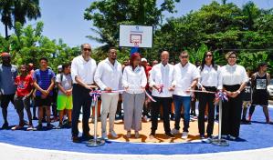 Juega RD Banreservas reconstruye dos canchas en Samaná