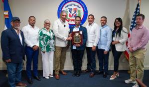 Consulado dominicano en Nueva York reconoce al matemático Juan Luis Vargas Molina Consulado dominicano en Nueva York reconoce al matemático Juan Luis Vargas Molina
