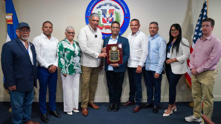 Consulado dominicano en Nueva York reconoce al matemático Juan Luis Vargas Molina