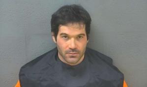 Cuidado con los baños públicos: azafato condenado por grabar niñas en el baño del avión