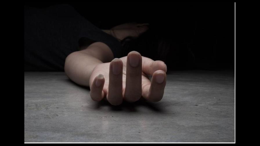 Condenan a 43 años de cárcel a un expolicía colombiano por el feminicidio de su esposa