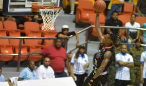 Titanes vencen a Metros en el primer partido de la Serie Final