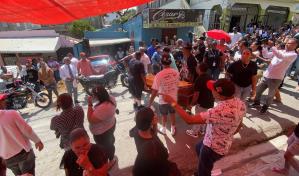 Familiares claman ayuda del Gobierno para niños huérfanos tras incendio en Santiago Oeste