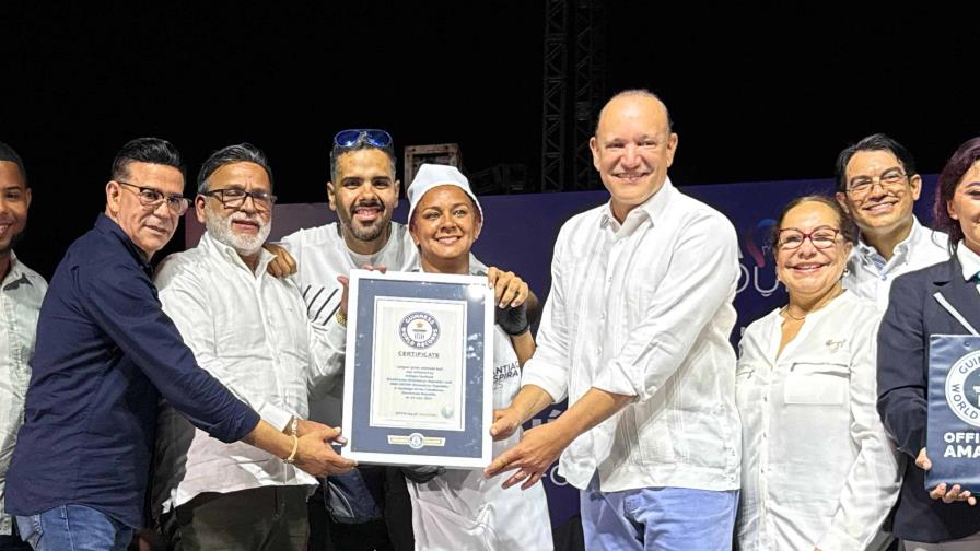 Amigos Seafood Steak House, apoyo clave para alcanzar el récord Guinness del mofongo más grande