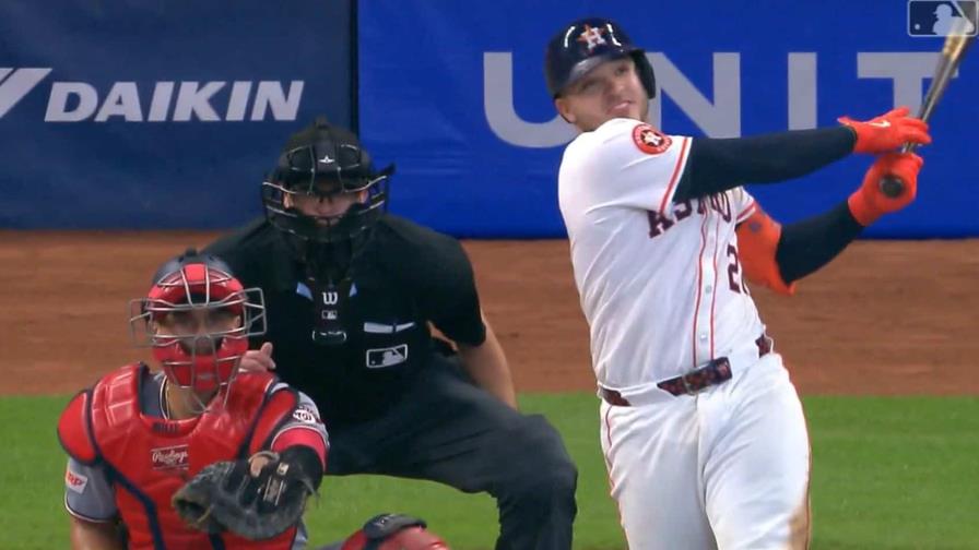 Yainer Díaz jonronea en victoria aplastante de Houston sobre Washington