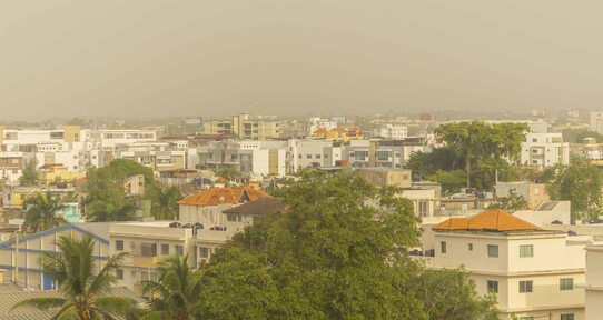 Polvo del Sahara mantendr&aacute; ambiente caluroso y cielo gris&aacute;ceo durante gran parte de la semana