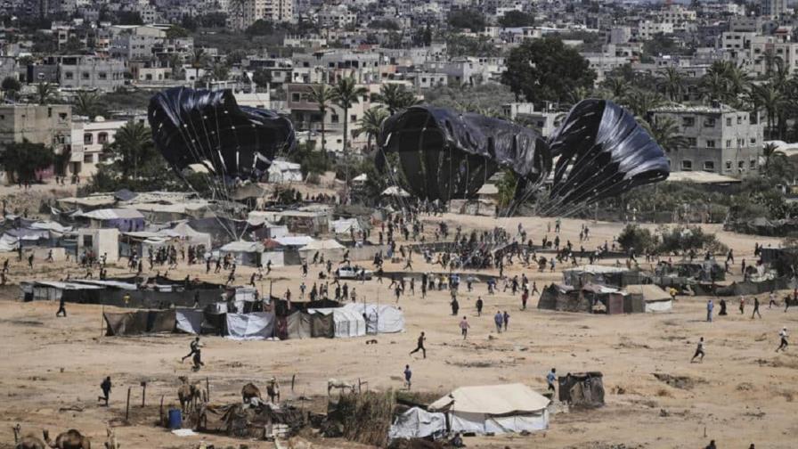 Se reanudan los lanzamientos aéreos de ayuda en Gaza a pesar del riesgo de lesiones Se reanudan los lanzamientos aéreos de ayuda en Gaza a pesar del riesgo de lesiones