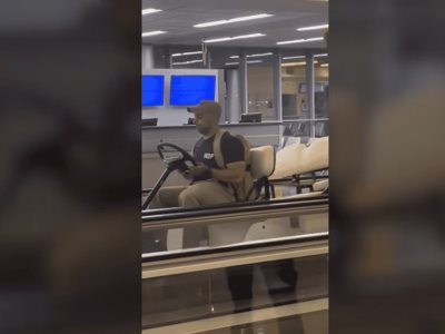 Caos en aeropuerto de NY: pasajero roba carrito y causa destrucción