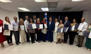 Cónsul dominicano en Puerto Rico se despide reconociendo a 15 nacionales destacados en la isla