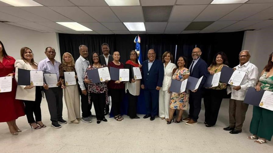 Cónsul dominicano en Puerto Rico se despide reconociendo a 15 nacionales destacados en la isla Cónsul dominicano en Puerto Rico se despide reconociendo a 15 nacionales destacados en la isla