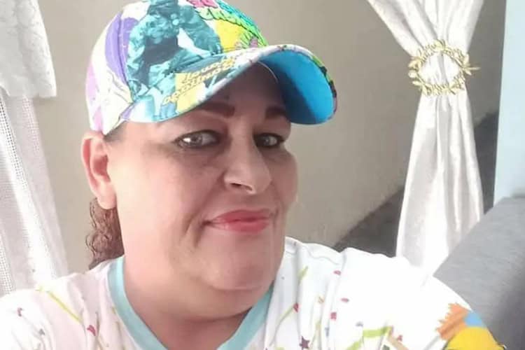 Tenía 51 años. Murió seis días después de que su pareja le propinara una paliza que le provocó muerte cerebral. Era madre de cuatro hijos mayores de edad. La víctima fue encontrada en estado crítico por uno de sus hijos. Antes de perder el conocimiento, identificó a su feminicida. Según sus parientes, Julissa no denunció la violencia de que era víctima «por miedo y vergüenza». La agresión ocurrió el 9 de junio en el sector Camboya, Santiago.