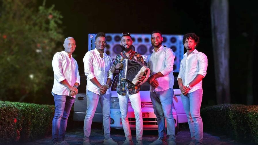 El Diamante Negro y La Mini Banda preparan gira y promueven "La Pava" El Diamante Negro y La Mini Banda preparan gira y promueven "La Pava"