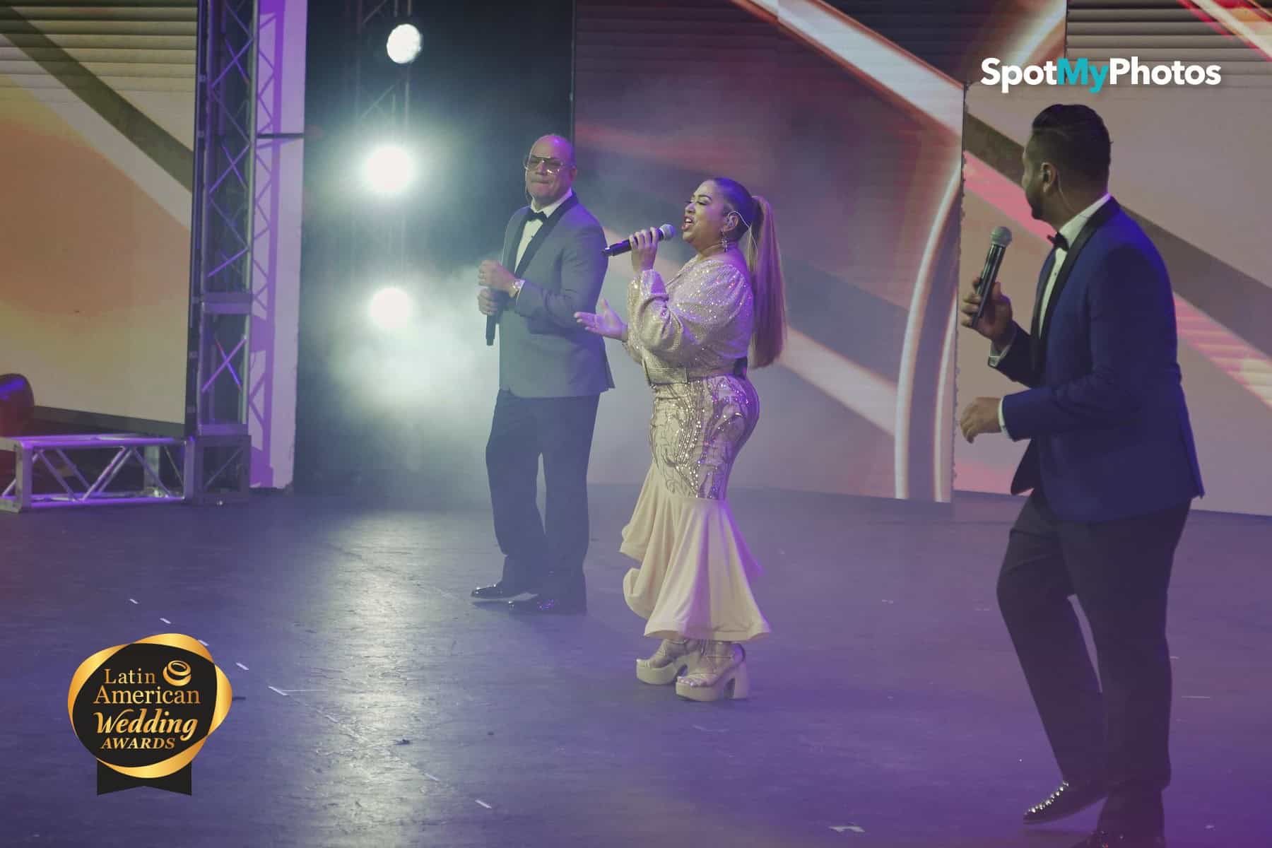 Leo Suberví y su orquesta Alto Contraste pusieron a bailar al público durante su presentación en la gala de los Latin American Wedding Awards en el Renaissance Hotel Jaragua.