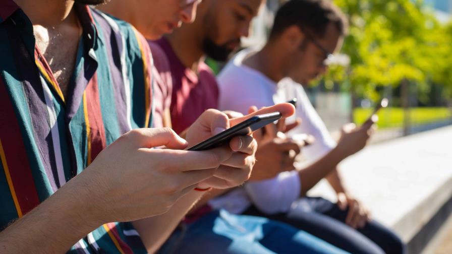 Finlandia restringe el uso de teléfonos móviles en las escuelas