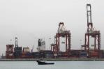 Perú cierra el puerto de Callao, el más grande del país, tras caer 50 contenedores a bahía