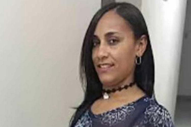 Tenía 45 años. Era maestra en una escuela primaria de Baní. Junto a ella murió su esposo, de 63 años. Los mató a balazos la expareja de ella, quien también intentó asesinar a una hija adolescente de su víctima. El feminicida había llegado deportado hacía poco de los Estados Unidos. Fue visto días antes merodeando la casa de la pareja. Selis había sido amenazada antes por el feminicida pero no lo denunció por temor a su reacción. Ocurrió el 19 de julio en el barrio Los Cayuquitos, en Baní, Peravia.