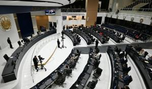 Congreso de El Salvador controlado por Bukele discute la reelección presidencial indefinida