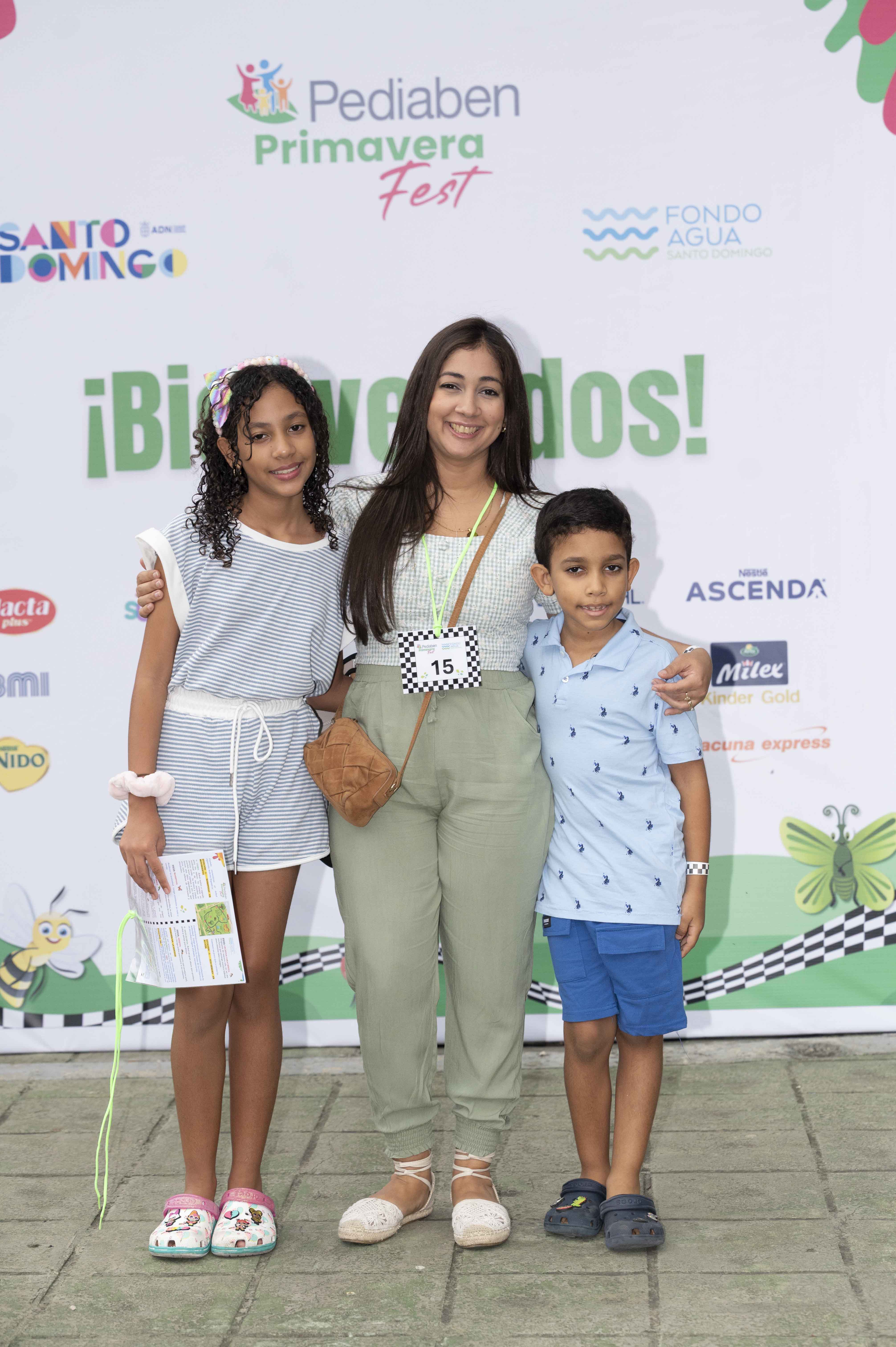 Amelia De La Cruz, Daria De León y Diego José De La Cruz.