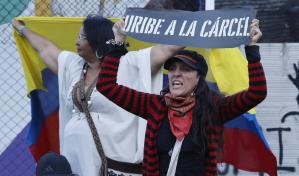 Una dura condena contra expresidente Uribe parte en dos la historia judicial de Colombia