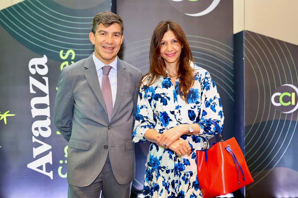 César Páez y Lynette Castillo.