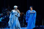 Pasión Vega y Maridalia Hernández honran la obra y la poesía de Serrat