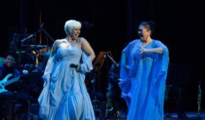 Pasión Vega y Maridalia Hernández honran la obra y la poesía de Serrat